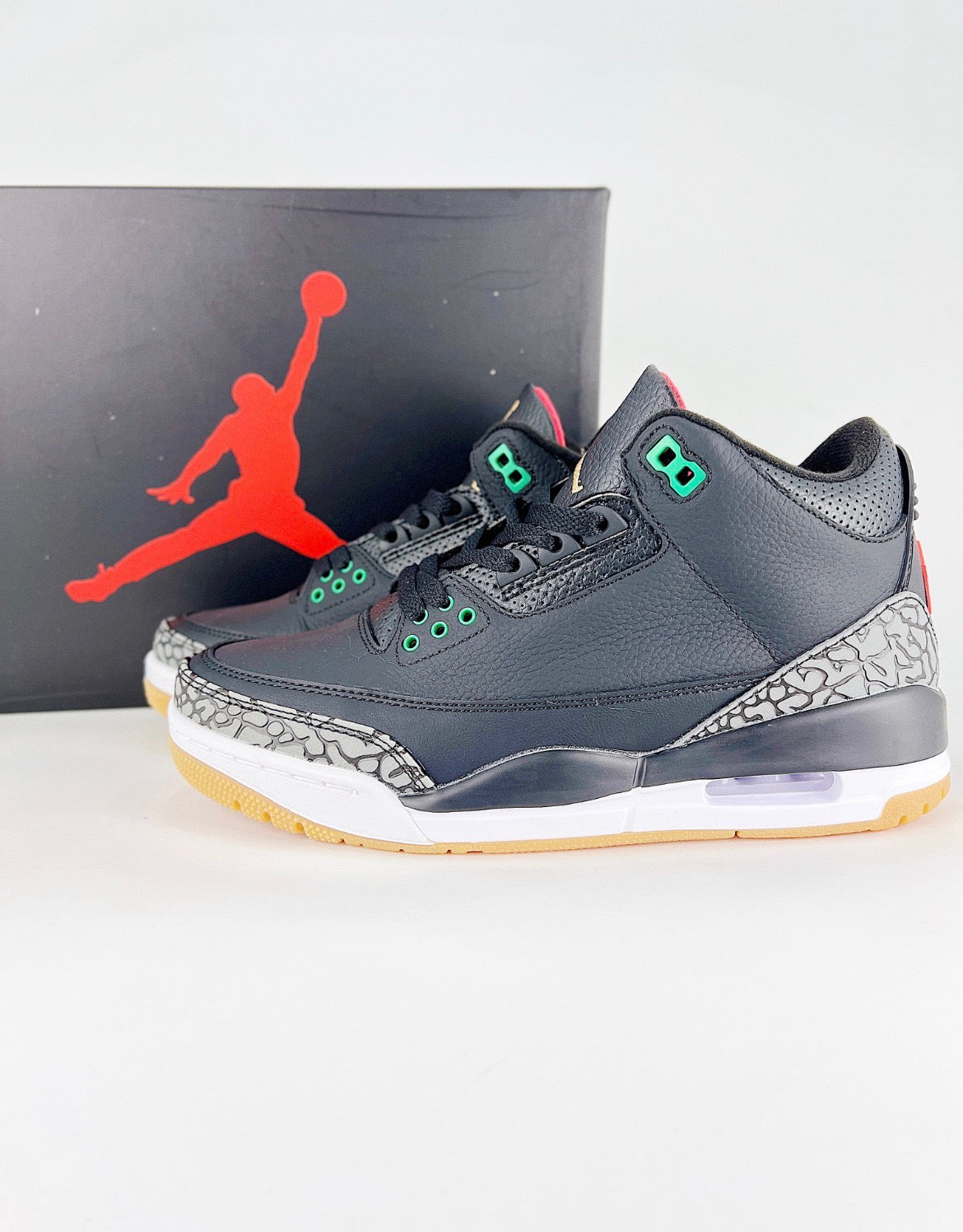 Air Jordan 3 Retro (Green Glow)