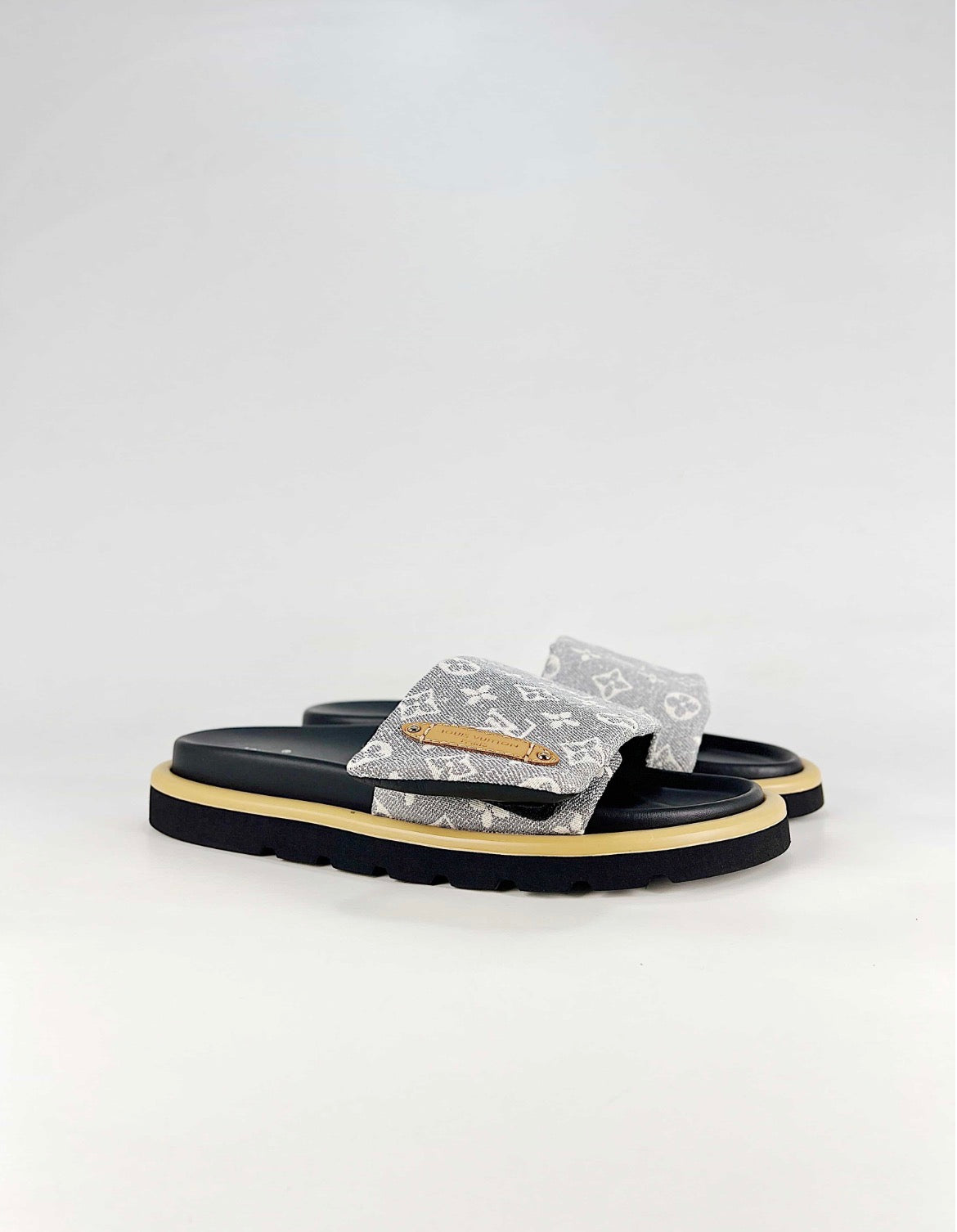 Louis Vuitton (Pool Pillow Comfort Slide/Grey Monogram)