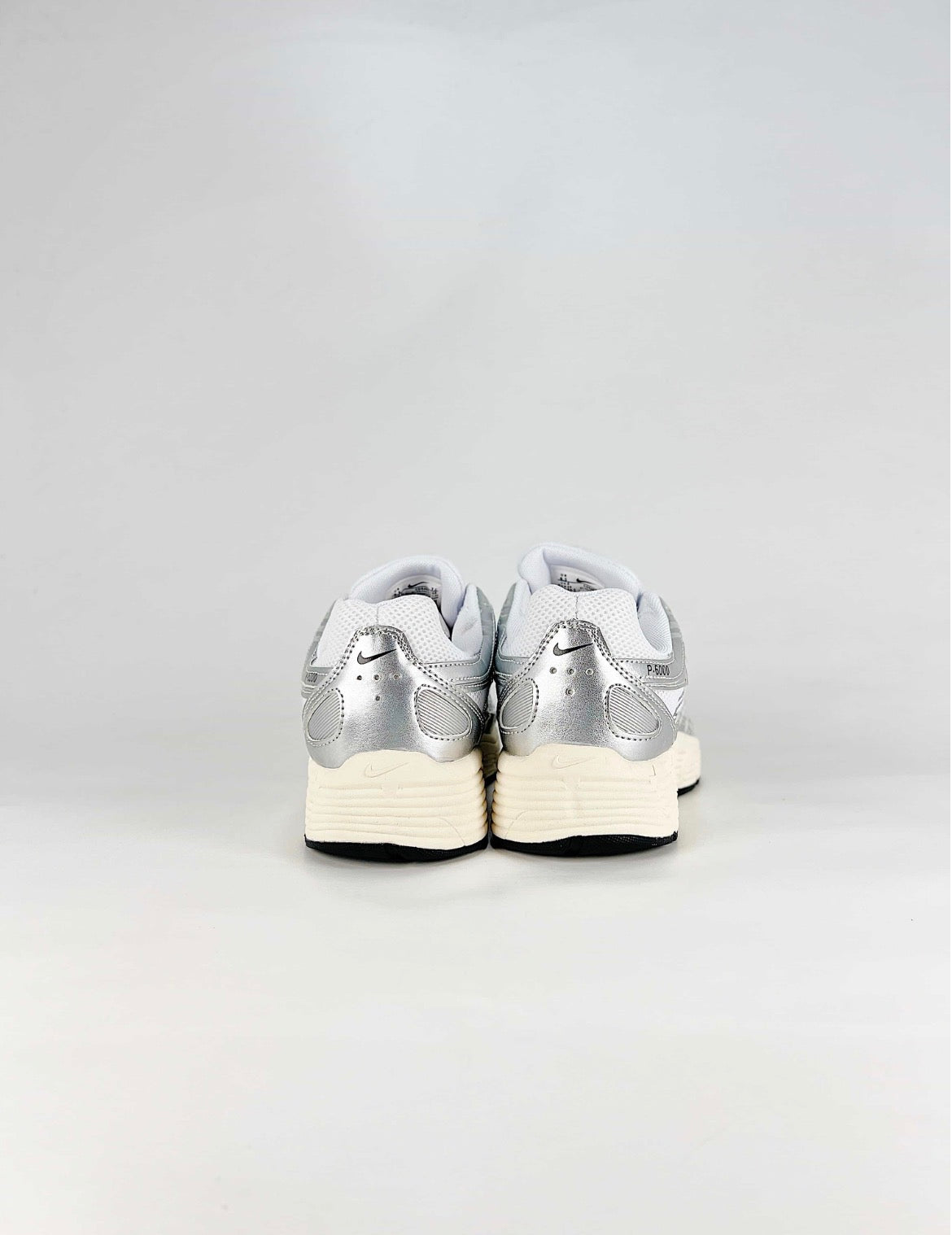 Nike P-6000 (white metallic silver/Black)