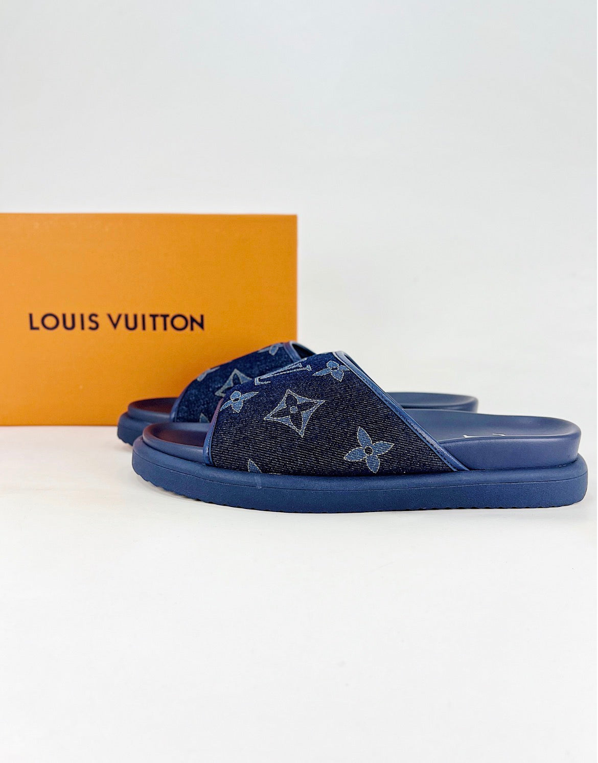 Louis Vuitton (Waterfront Mule/Navy Monogram Denim)