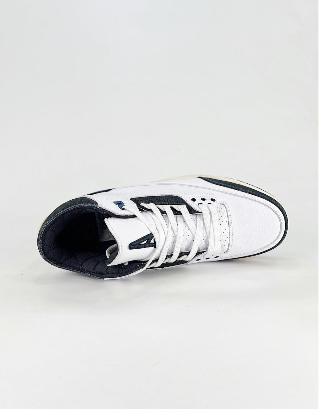 Air Jordan 3 Retro “Midnight Navy” (White/Midnight Navy/Cement Grey)