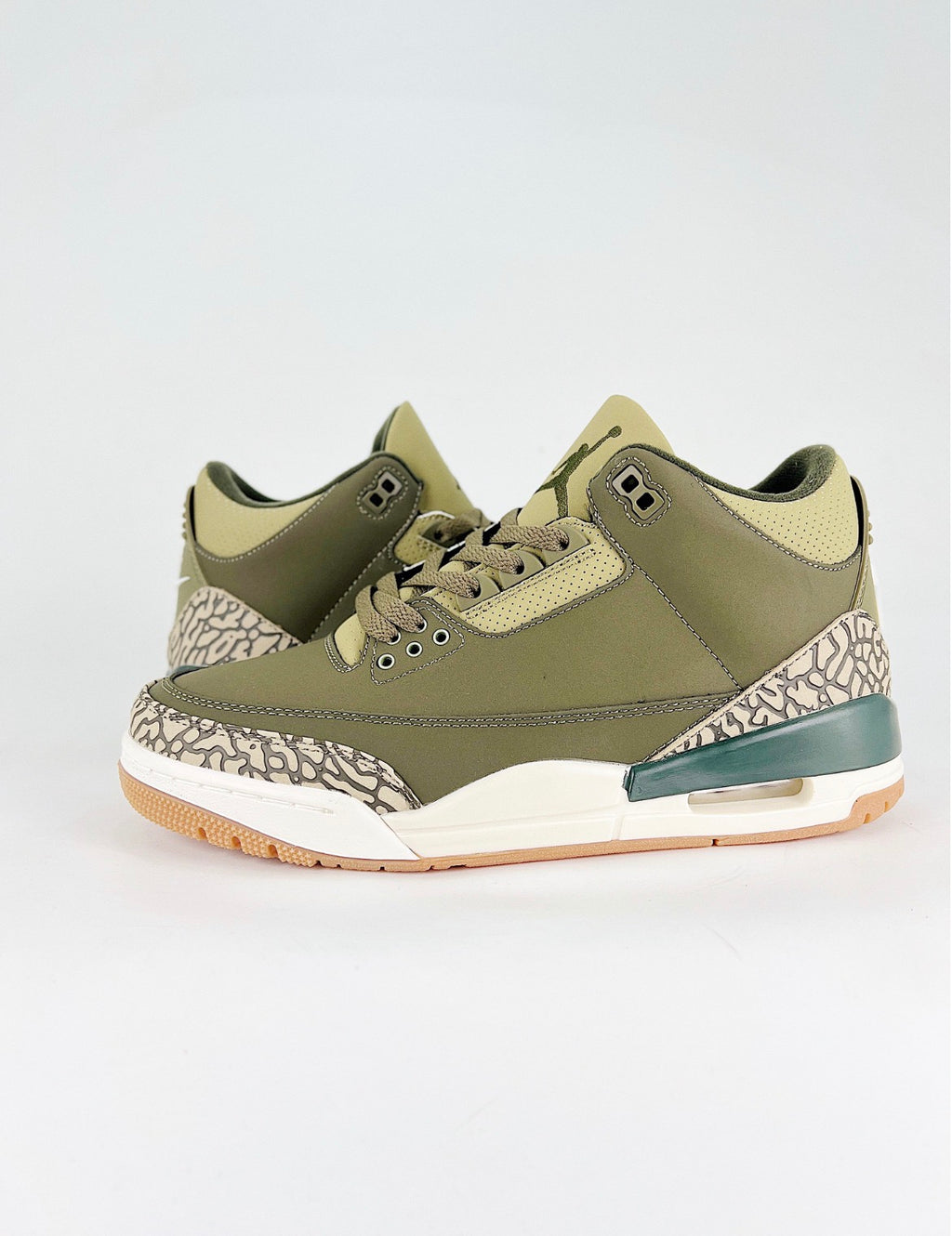 Air Jordan 3 Retro (Medium Olive)