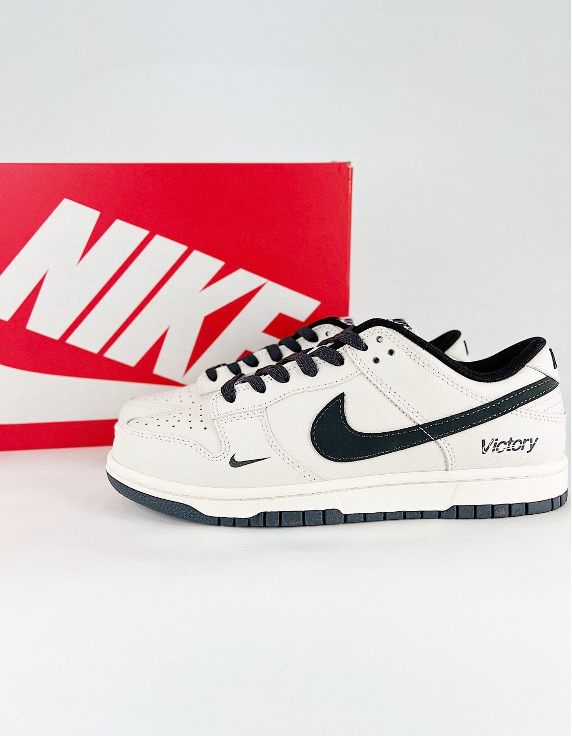 Nike Dunk Low (Reverse Panda,)