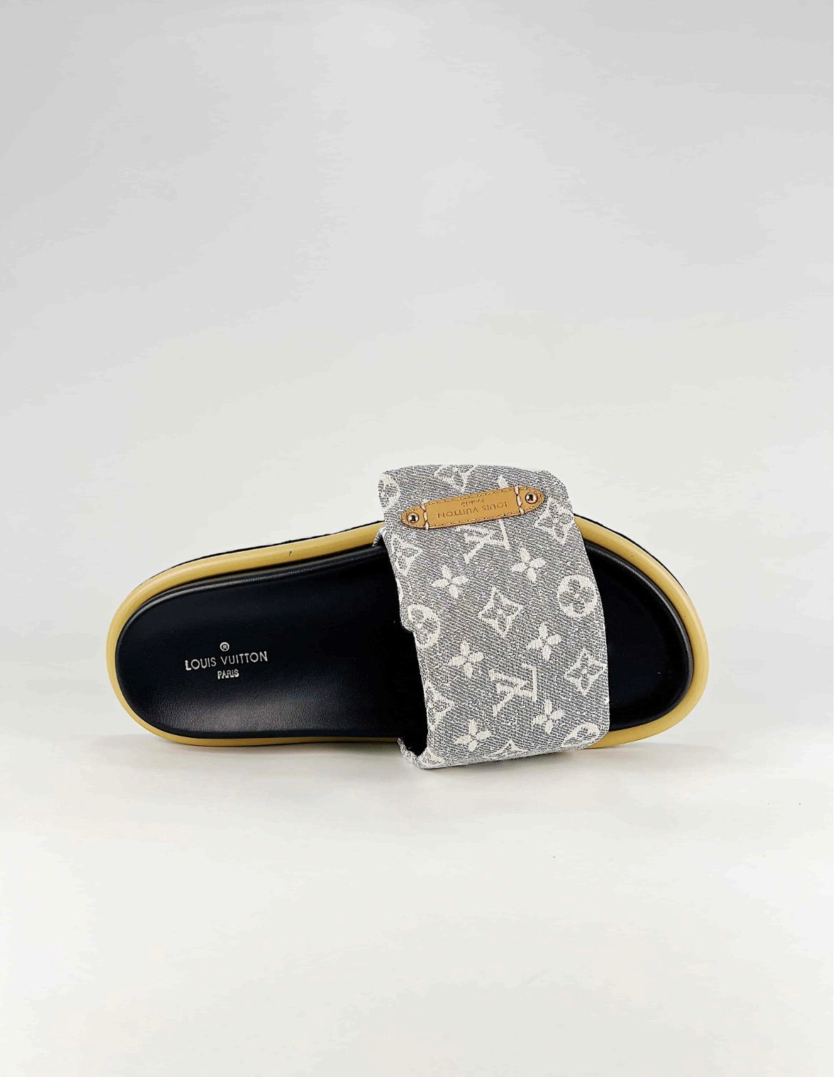 Louis Vuitton (Pool Pillow Comfort Slide/Grey Monogram)