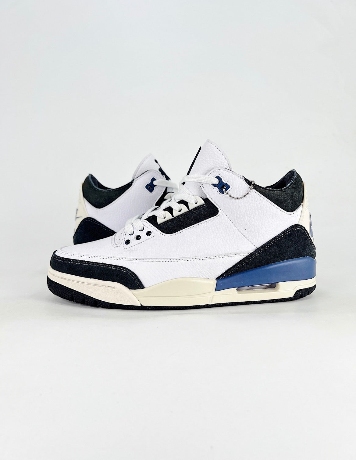 Air Jordan 3 Retro “Midnight Navy” (White/Midnight Navy/Cement Grey)