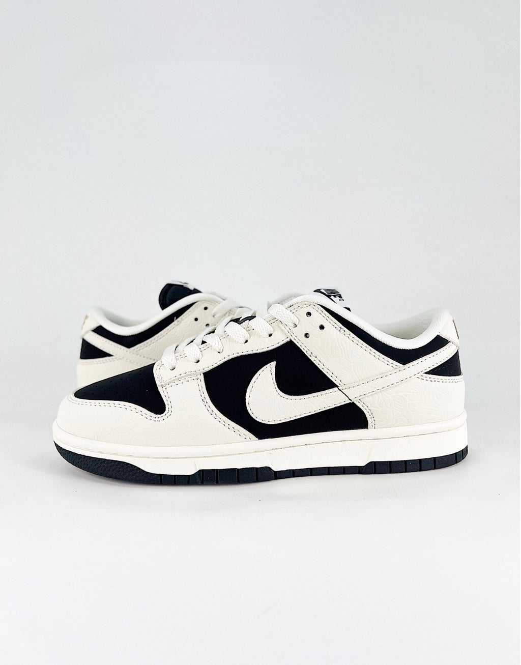 Nike Dunk Low SE (Black/White)