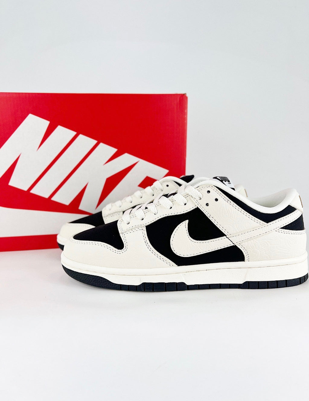 Nike Dunk Low SE (Black/White)