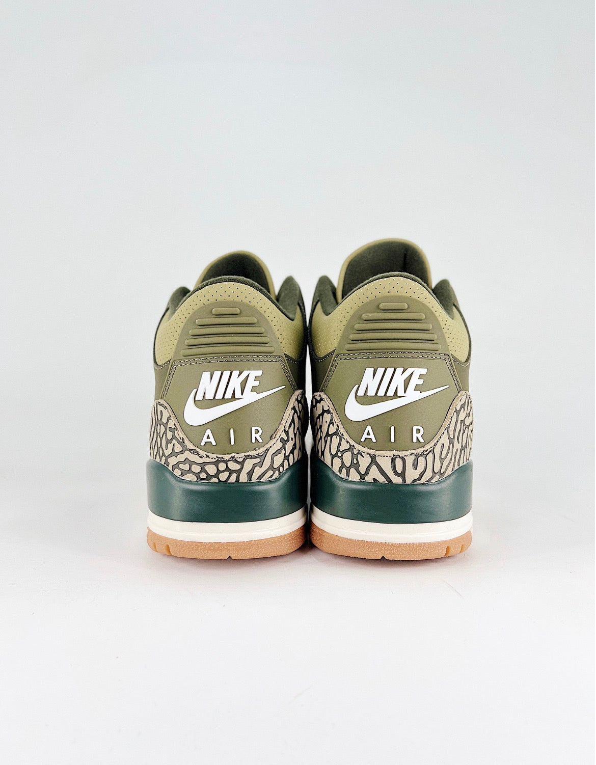 Air Jordan 3 Retro (Medium Olive)