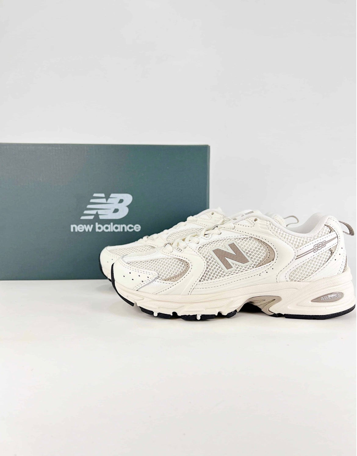 New Balance 530 (White / Silver)