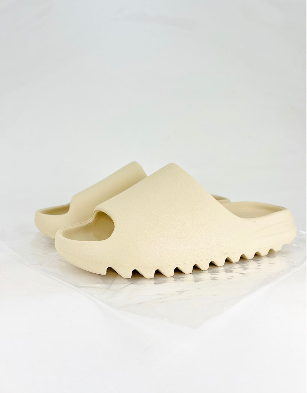 Yeezy Slide (Bone)
