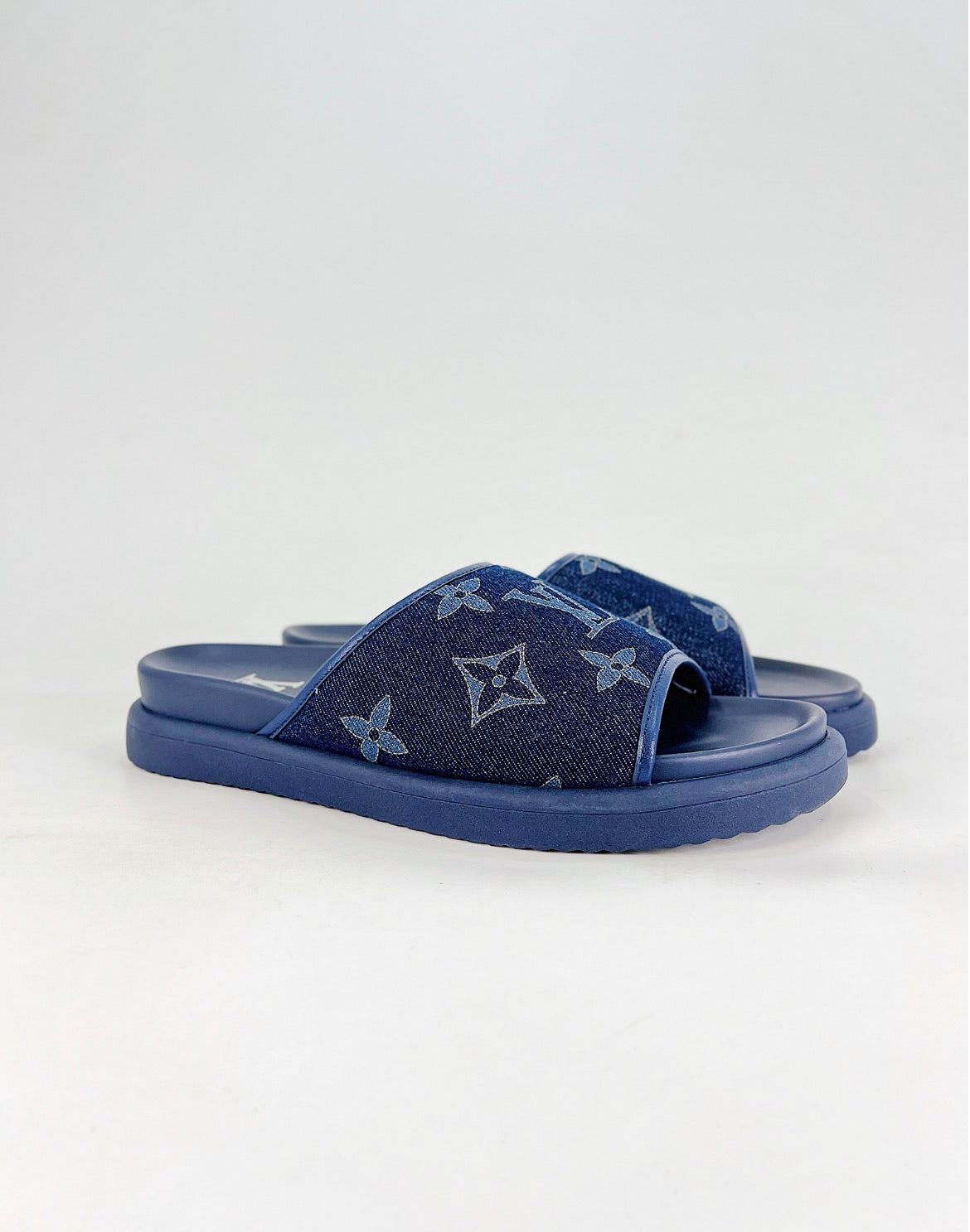 Louis Vuitton (Waterfront Mule/Navy Monogram Denim)
