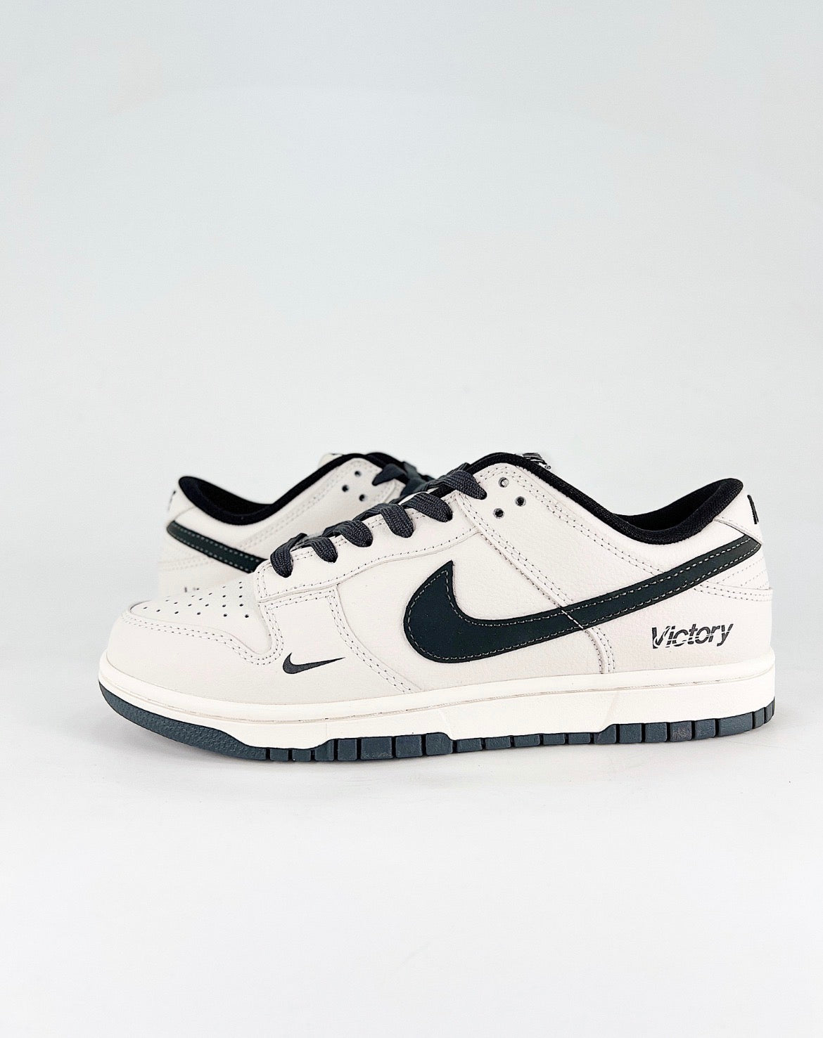 Nike Dunk Low (Reverse Panda,)