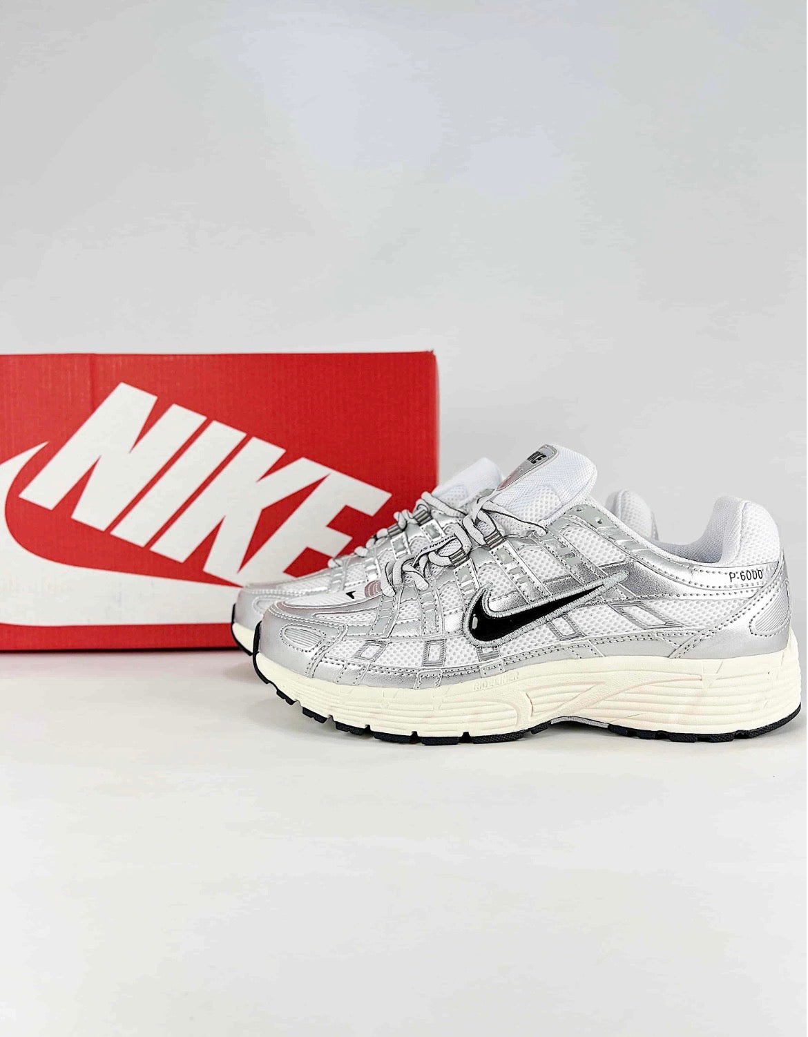 Nike P-6000 (white metallic silver/Black)