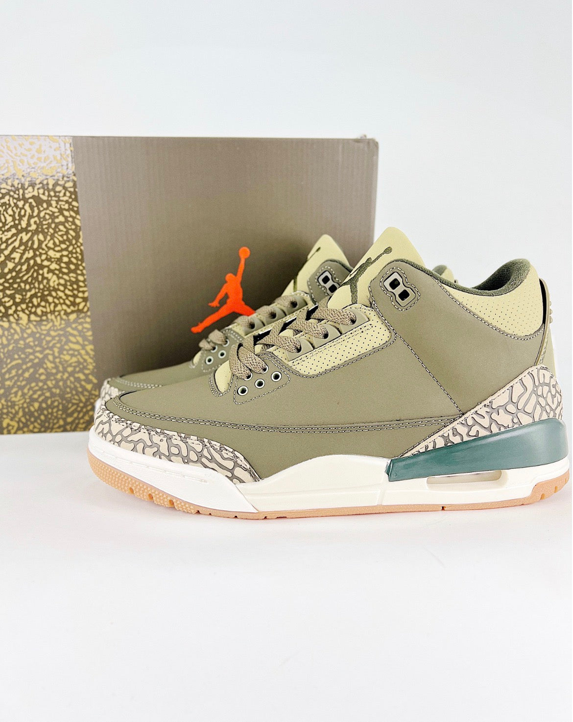 Air Jordan 3 Retro (Medium Olive)