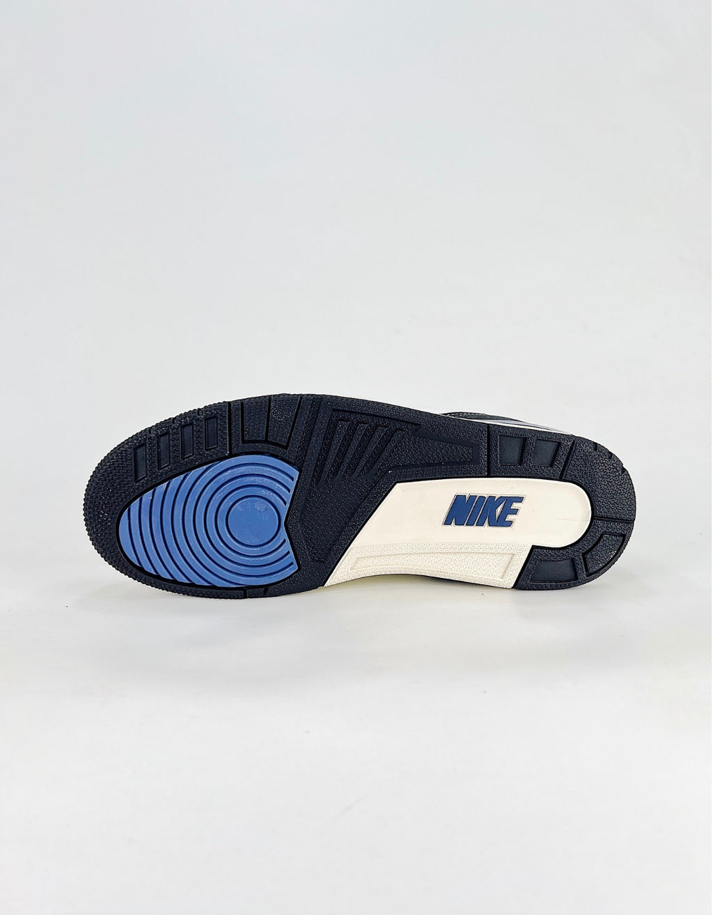 Air Jordan 3 Retro “Midnight Navy” (White/Midnight Navy/Cement Grey)
