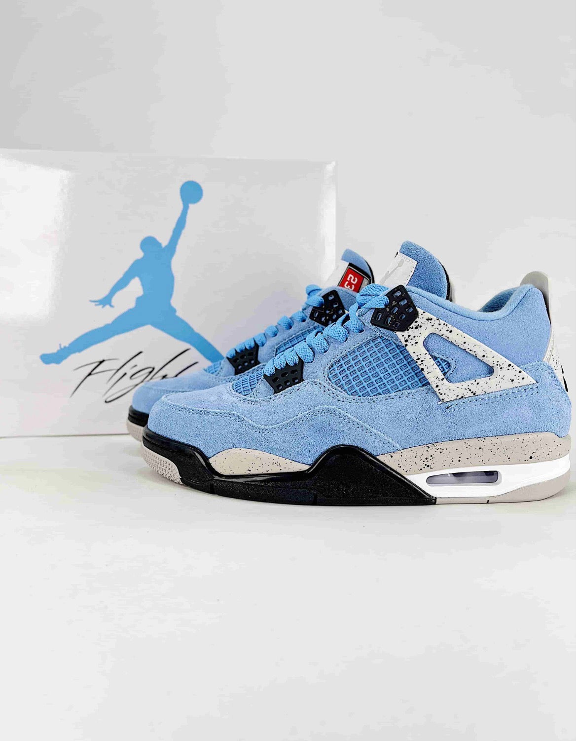 Nike Air Jordan 4 Retro (University Blue)