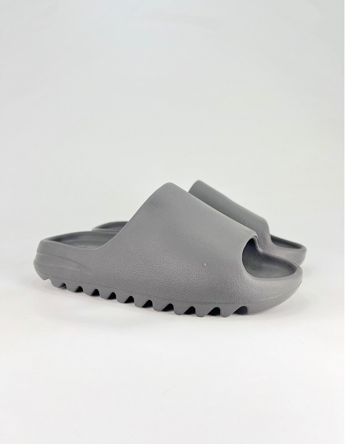 Yeezy Slide (Granite)