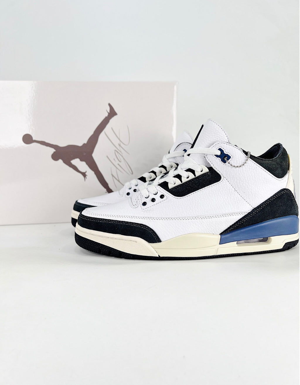 Air Jordan 3 Retro “Midnight Navy” (White/Midnight Navy/Cement Grey)