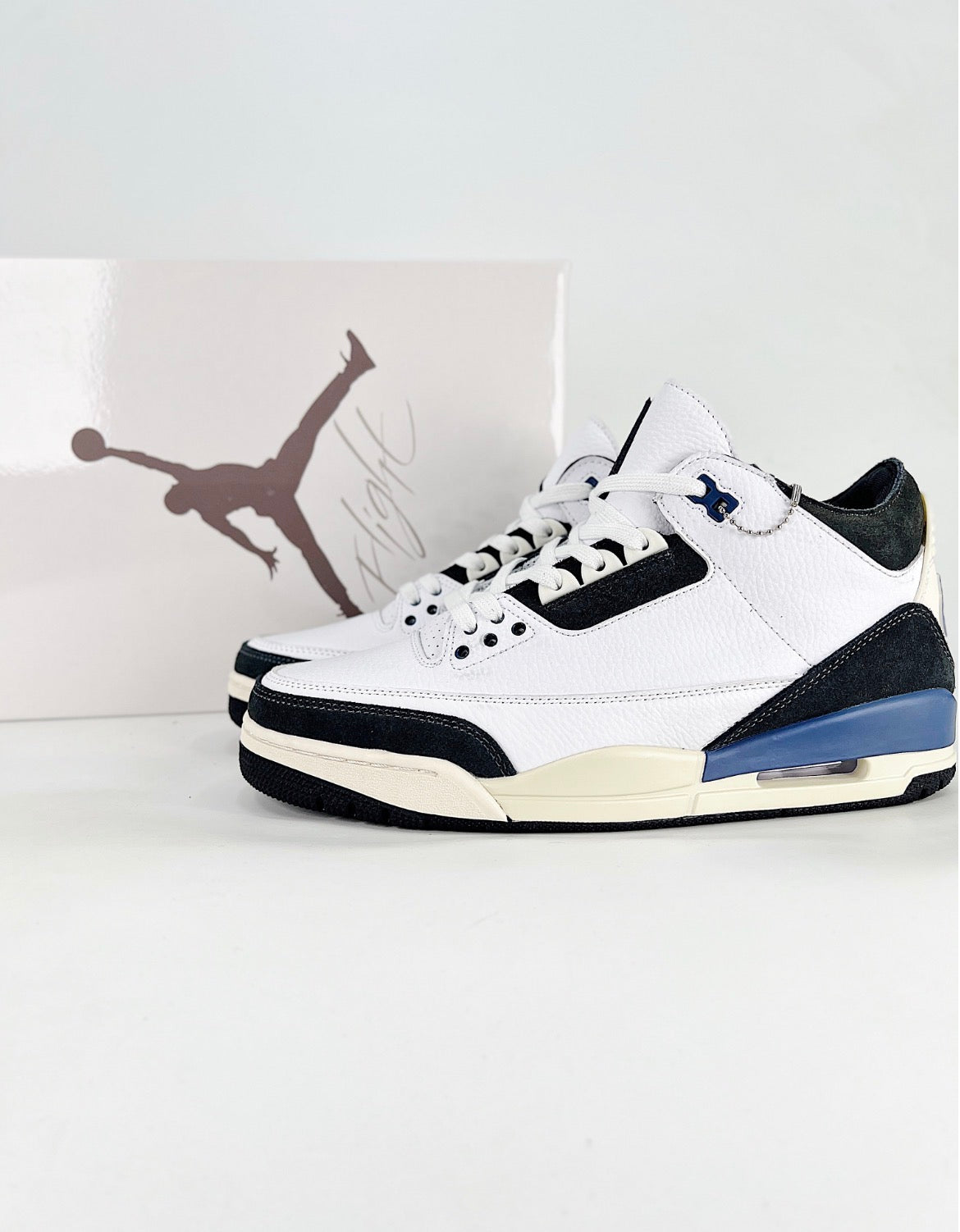 Air Jordan 3 Retro “Midnight Navy” (White/Midnight Navy/Cement Grey)