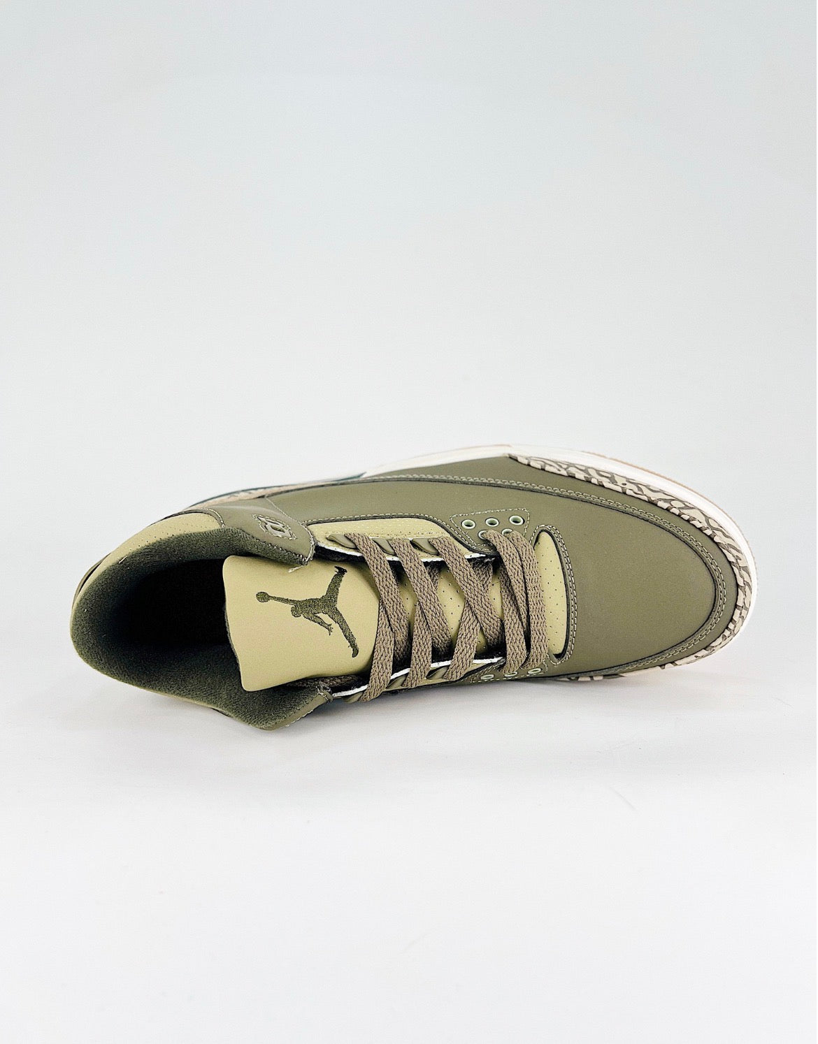 Air Jordan 3 Retro (Medium Olive)