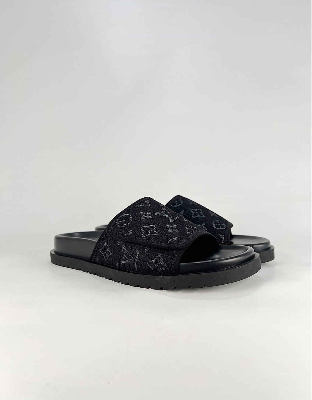 Louis Vuitton (Waterfront Mule/Black Monogram Denim)