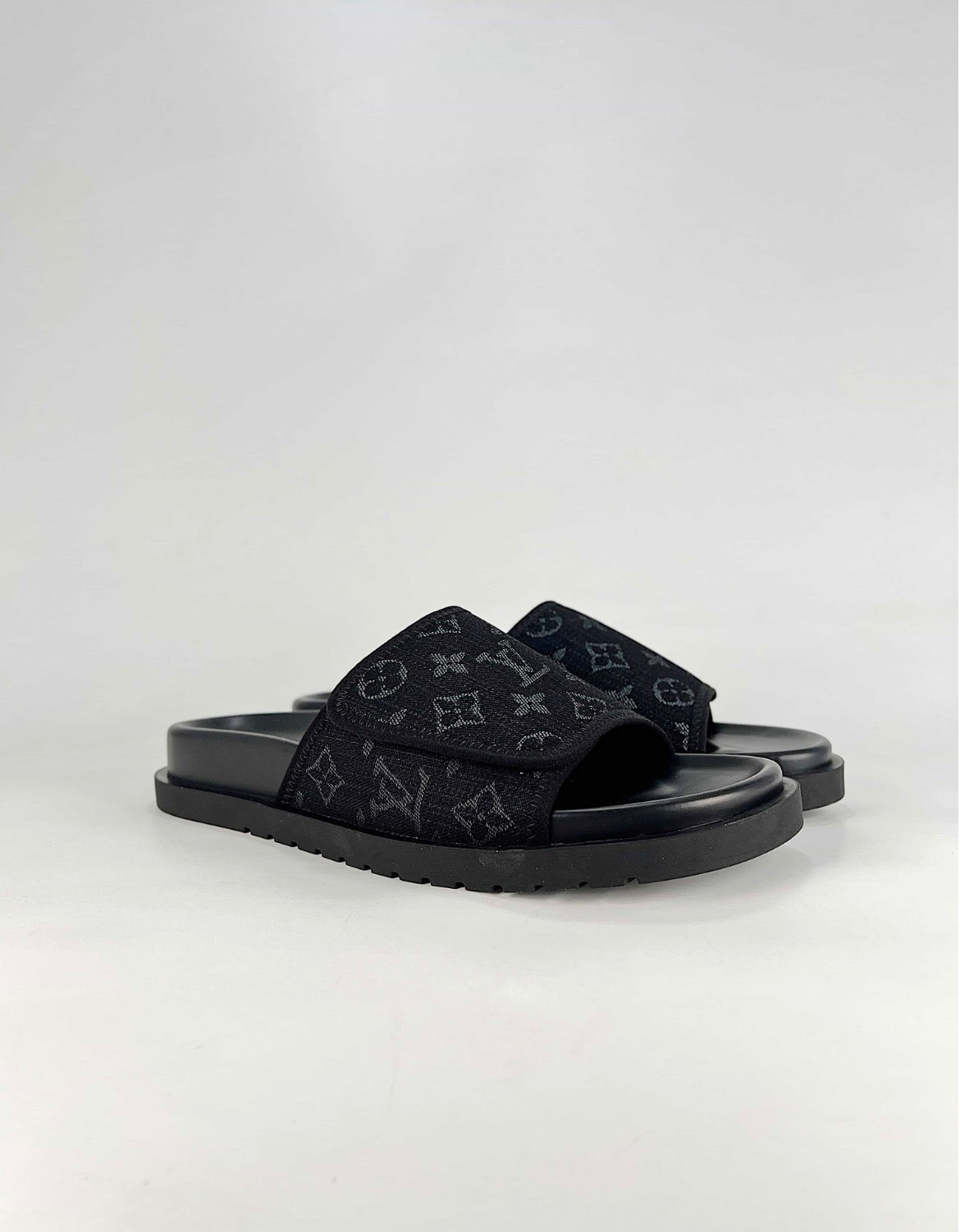 Louis Vuitton (Waterfront Mule/Black Monogram Denim)